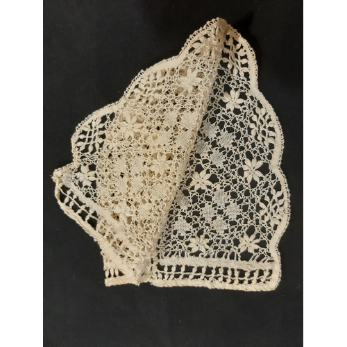 1636 - Collection of late 19th/ early 20th century lace including a silk lace scarf 2.84m, a pair of finely... 