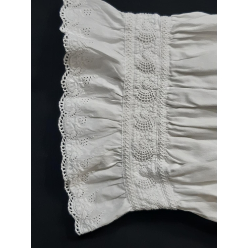 1650 - Collection of late 19th/ early 20th century textiles including ladies white cotton split bloomers an... 