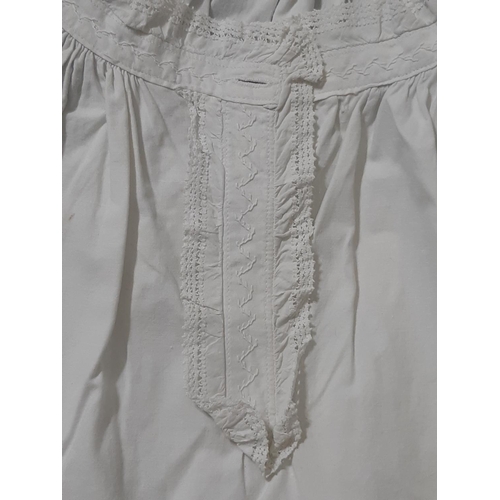 1650 - Collection of late 19th/ early 20th century textiles including ladies white cotton split bloomers an... 