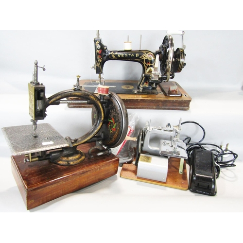 1461 - A Vesta model B sewing machine, circa 1920’s, in it’s original wooden case, an antique Gresham sewin... 