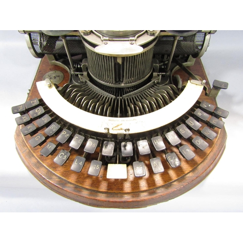 1562 - A Hammond Typewriter USA circa 1895 with the Ideal Keyboard with original oak carry case.