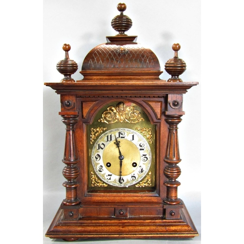 1393 - 19th century German walnut mantle clock enclosing an arched brass dial with silvered chapter ring, t... 