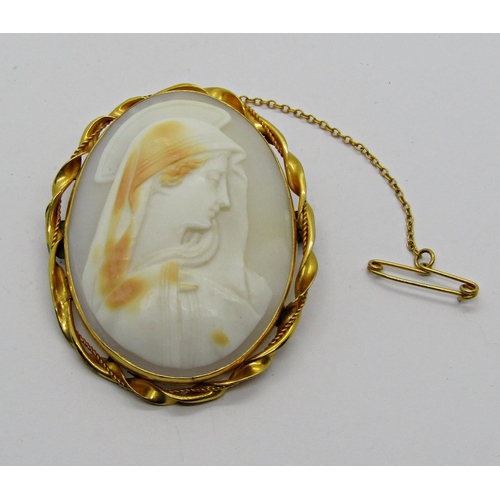 1378 - 9ct cameo brooch depicting the Madonna, 14.7g