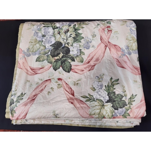 1613 - Collection of curtains and furnishings in floral cotton chintz comprising 2 pairs curtains, one sing... 