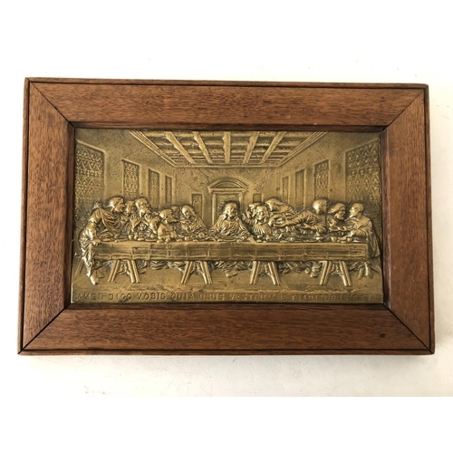 119 - Cast brass metal relief plaque depicting The Last Supper, 27 x 41 cm including oak frame