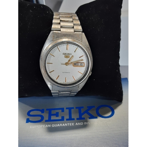 1390 - Mixed collection of watches to include a boxed red Ice-Watch, boxed Seiko, three Sekonda examples, C... 