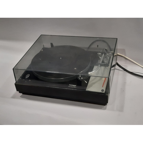 2123 - A Thorens TD 160 B Mark II record player (af)