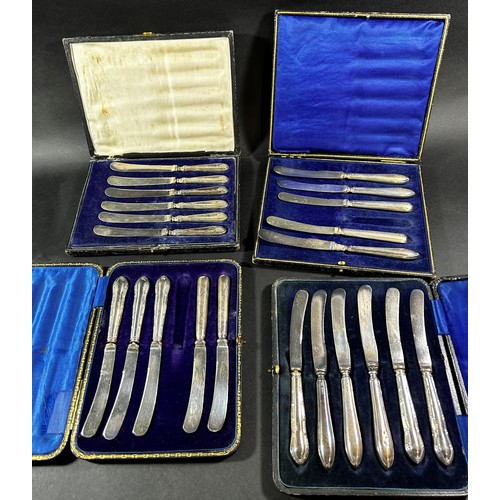 1201A - A Walker & Hall silver scalloped shaped condiments set with scalloped spoons, three 19th century ser... 