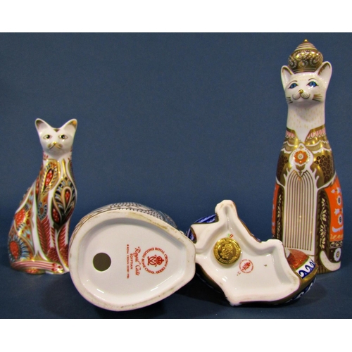 1088 - A collection of Royal Crown Derby cat figures and dragon with button stoppers to base (one button mi... 