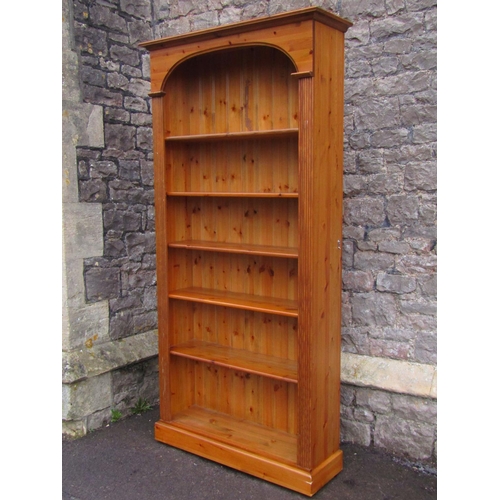 2101 - A contemporary pine floorstanding open bookcase in the Georgian style enclosing five adjustable shel... 