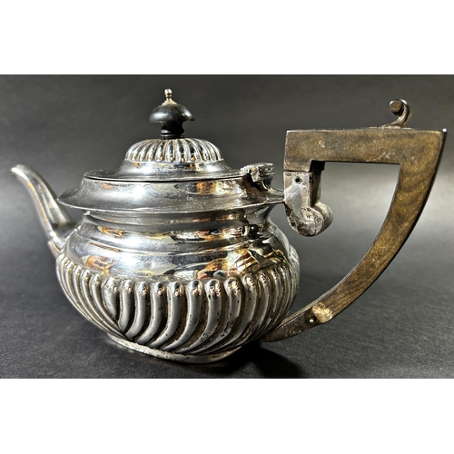 1219 - An early 20th century gadrooned silver teapot, Birmingham 1912, maker William Devenport, 12.6oz all ... 