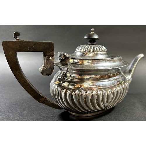 1219 - An early 20th century gadrooned silver teapot, Birmingham 1912, maker William Devenport, 12.6oz all ... 