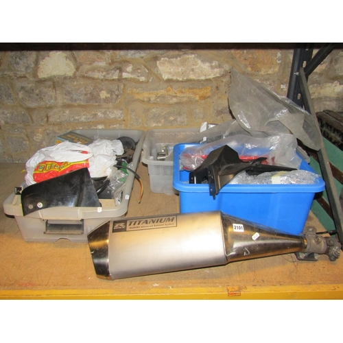 2113 - A Suzuki GSXR titanium exhaust back box together with further motorcycle related parts