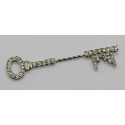 1289 - Art Deco style white metal diamond jabot pin in the form of a key, set with round and baguette cut s...