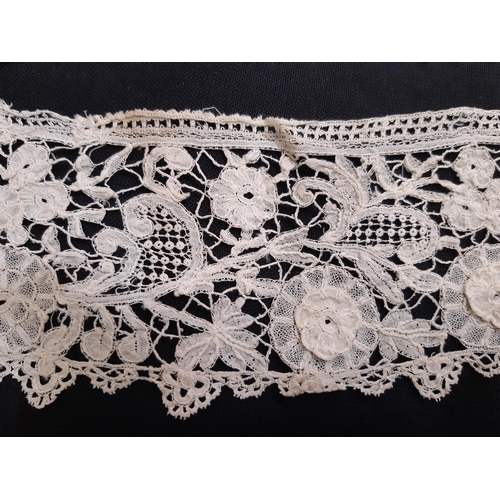 1585 - Collection of late 19th/ early 20th century lace items including collars, sleeves, Maltese lace mats... 