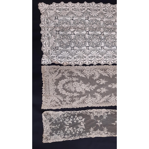 1588 - Collection of late 19th/ early 20th century lace including a Maltese silk scarf 220x43cm, 2 handkerc... 