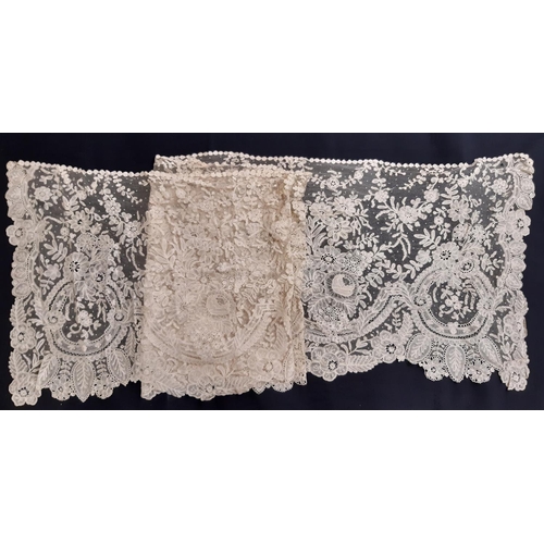 1588 - Collection of late 19th/ early 20th century lace including a Maltese silk scarf 220x43cm, 2 handkerc... 