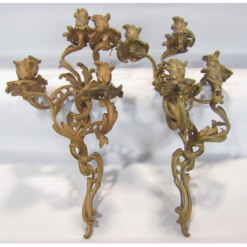 1412 - A pair of 18th century style floral scrolled wall sconces in a gold finish.