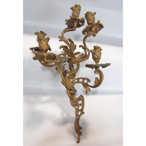 1412 - A pair of 18th century style floral scrolled wall sconces in a gold finish.