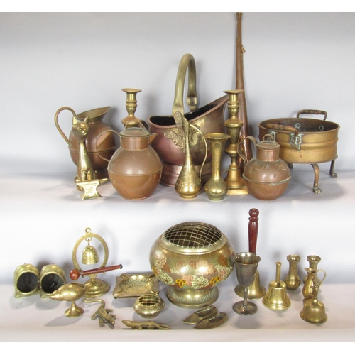 1421 - A mixed selection of 19th and 20th century copper and brass ware, coal scuttle, jardiniere, milk jug... 