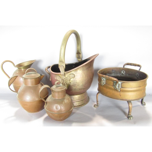 1421 - A mixed selection of 19th and 20th century copper and brass ware, coal scuttle, jardiniere, milk jug... 