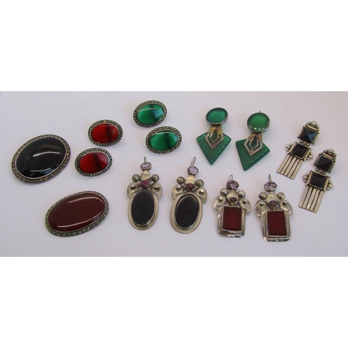 1328 - Collection of stylised gem set silver jewellery comprising six pairs of earrings and two brooches