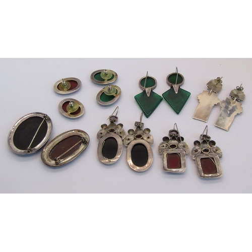 1328 - Collection of stylised gem set silver jewellery comprising six pairs of earrings and two brooches