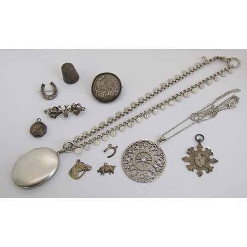 1327 - Mixed lot of silver / white metal jewellery to include a Victorian style locket and collar necklace,... 