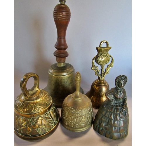 1471 - A small selection brass ware, bell, dishes, bowl, animals, ink well etc.