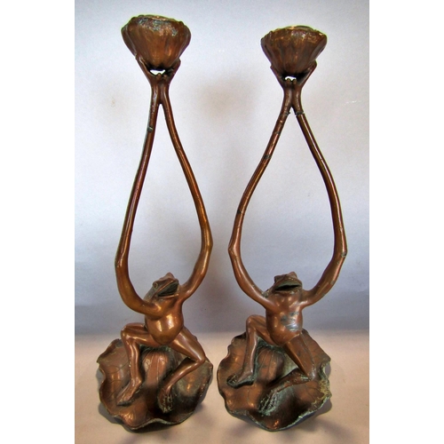 1475 - A pair of Art Nouveau bronze frogs resting on a lily pad with elongated front legs holding aloft a c... 