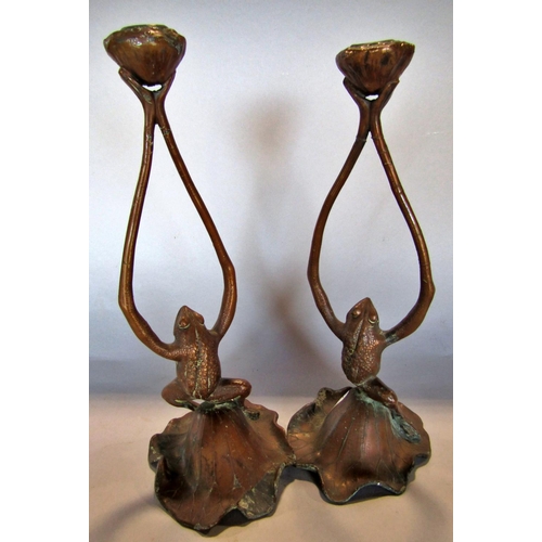 1475 - A pair of Art Nouveau bronze frogs resting on a lily pad with elongated front legs holding aloft a c... 