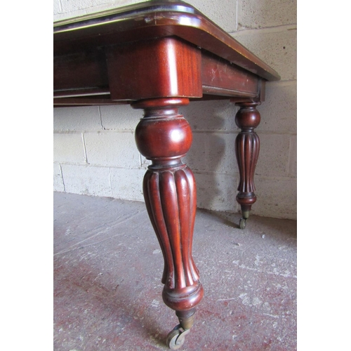 2416 - A good quality Victorian style extending mahogany dining table with single additional leaf, raised o... 