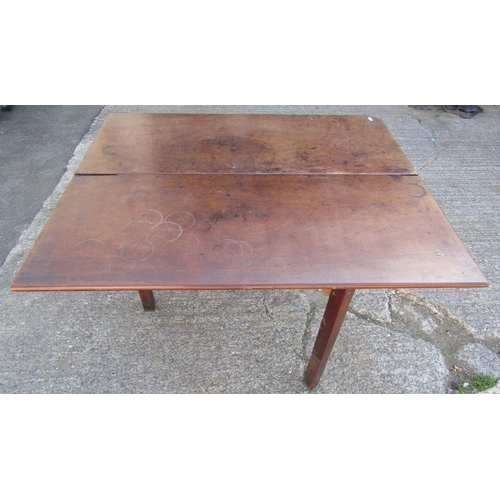 2430 - 19th century mahogany single drop leaf side table on square cut supports, 107cm long