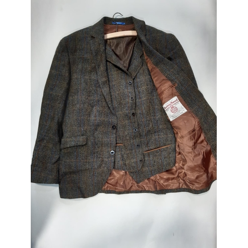 1577 - Five Harris tweed jackets, 4 of which have matching waistcoats, sizes 42R x 2, 40R x2 and large