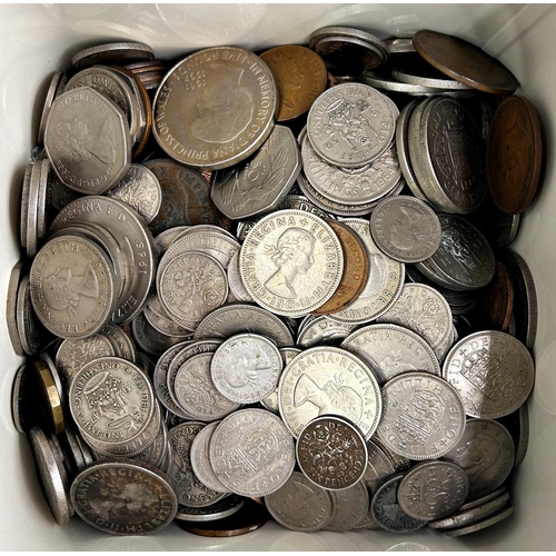 1379 - English silver currency pre 1947 a small amount pre 1920, 835g, together with later English currency