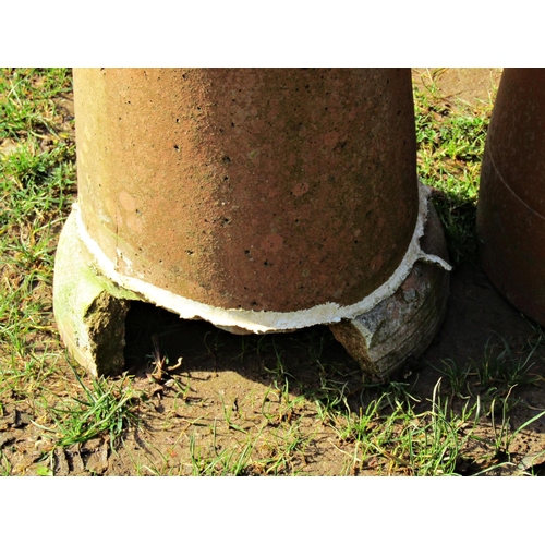 2018 - A weathered buff coloured crown top cylindrical chimney pot, 92cm high, together with two further sm... 