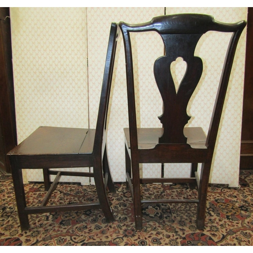 2565 - A pair of Georgian oak cottage chairs with pierced vase shaped splats and solid seats with square cu... 