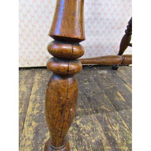 2574 - A Georgian comb back elbow chair in mixed timbers principally ash, with an elm seat on turned suppor... 