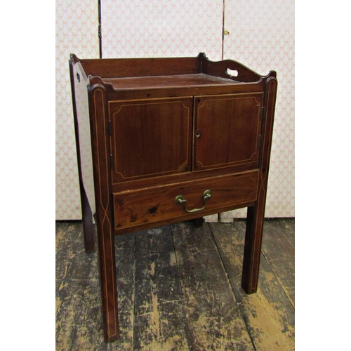 2618 - A Georgian mahogany tray top commode, the front elevation enclosed by a pair of panelled doors and f... 