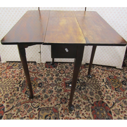 2647 - A small Georgian mahogany drop leaf pad foot table, 71cm long, 27cm wide (closed)