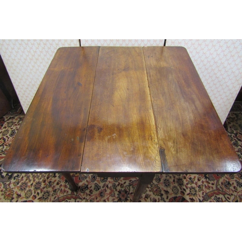 2647 - A small Georgian mahogany drop leaf pad foot table, 71cm long, 27cm wide (closed)