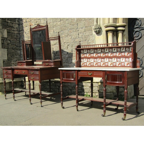 2668 - A good quality late Victorian mahogany bedroom pair, the dressing table enclosing seven drawers with... 