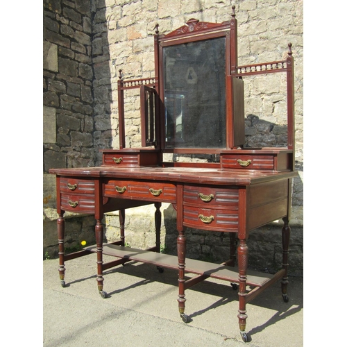 2668 - A good quality late Victorian mahogany bedroom pair, the dressing table enclosing seven drawers with... 