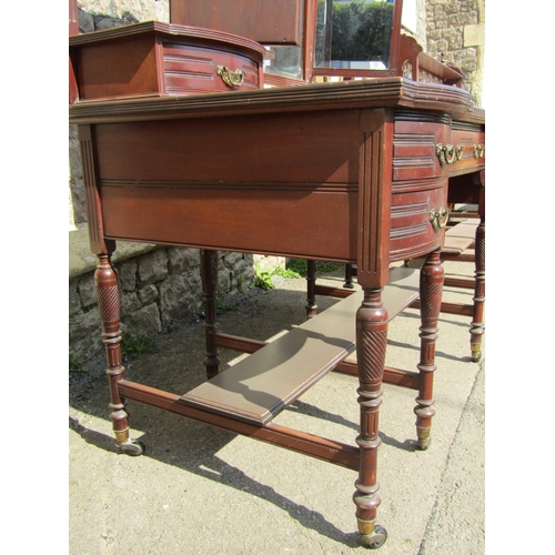 2668 - A good quality late Victorian mahogany bedroom pair, the dressing table enclosing seven drawers with... 