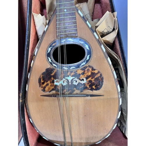 1521 - A Pietro Ruffini of Brescia mandolin and case both in need of repair.