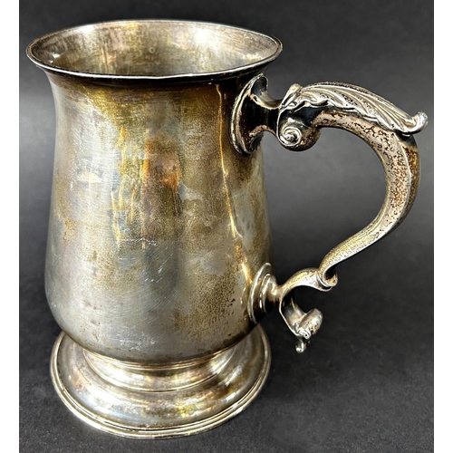 1246 - A George III silver Tankard with scrolled handle, London 1769 makers mark William Turton,13.5 cm in ... 