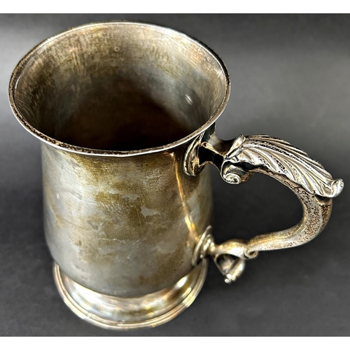 1246 - A George III silver Tankard with scrolled handle, London 1769 makers mark William Turton,13.5 cm in ... 