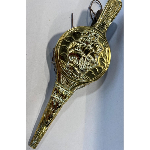 1541 - Ornamental brass ware, including a decorative bellows, horse brasses on a strip of crocodile hide, a... 