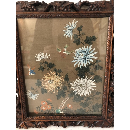 126 - Two Chinese Paintings on Silk of Birds and Flowers in carved hardwood frames, 27 x 22 cm (2)