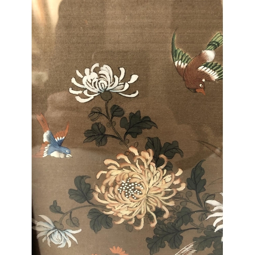 126 - Two Chinese Paintings on Silk of Birds and Flowers in carved hardwood frames, 27 x 22 cm (2)